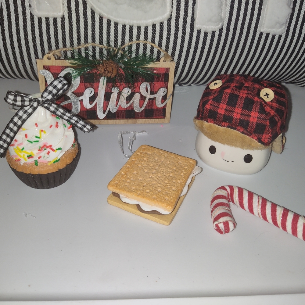Marshmallow mug with lots of extras